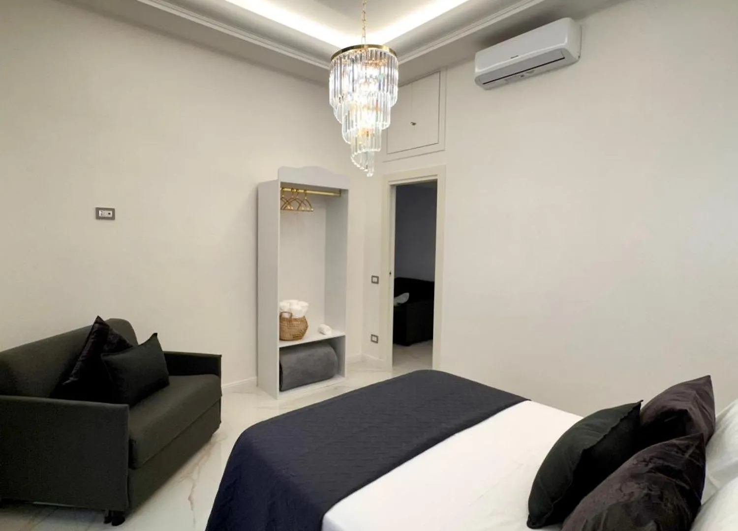 Ferdinando'S Home Naples Italy