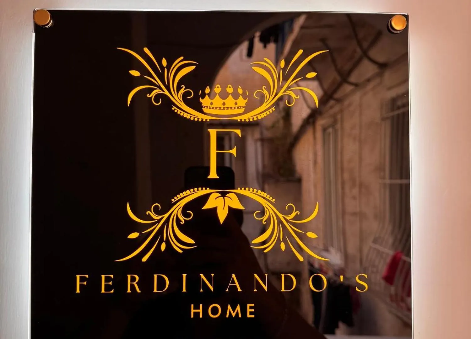Ferdinando'S Home نابولي
