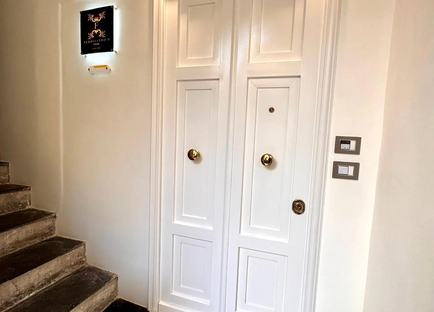 Ferdinando'S Home نابولي شقة